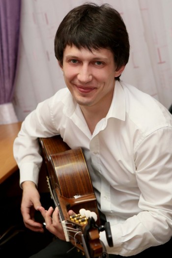 Гитарист Михаил Оленченко. Калуга 30 апреля 2015 год. Фото Ольги Поповой.