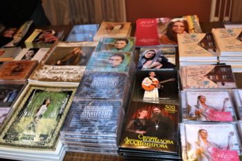 Диски, книги, календари, которые продаются на концертах Светланы Копыловой